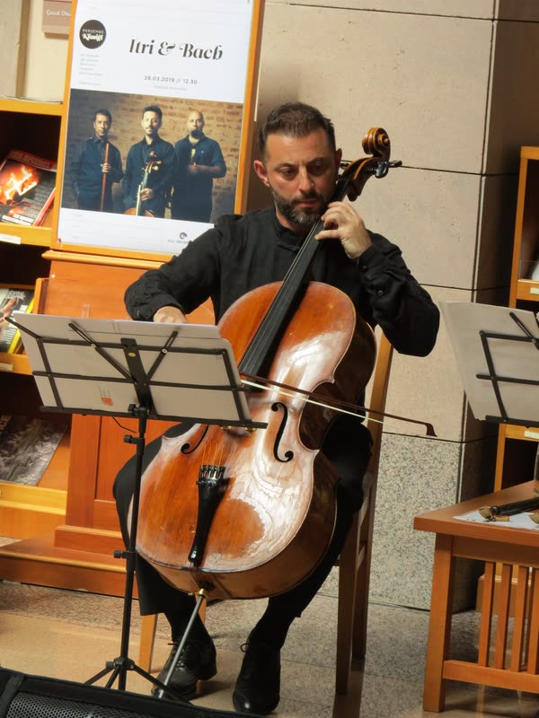 Çağ Erçağ playing the cello in concert